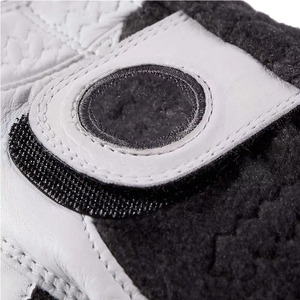 Gants de golf noirs personnalisés de haute qualité pour adultes, en cuir véritable durable, antidérapants, respirants et légers, avec logo sur mesure - Product Image 2