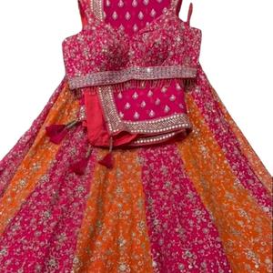 Celebridad inspirado multicolor secuencia trabajo Premium Faux Georgette bordado moda Lahenga Choli con blusa - Product Image 1