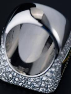 Anillo Pavé con Incrustaciones de Bandera y Cristales, Joyería de Destaque para Fiesta o Regalo - Product Image 4