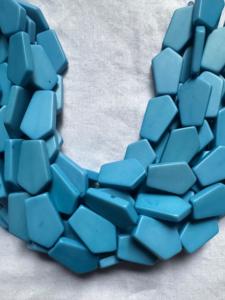 Cuentas de Resina Irregulares en Forma de Pentágono con Efecto Marmoleado de Color Personalizable |   Cuentas de cintura grandes y gruesas para joyería DIY, en caja a granel - Product Image 2