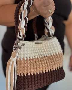 Sac en crochet imperméable pour femme, écologique, durable et léger, avec poignée tressée en fil de t-shirt et fermeture à rabat magnétique - Product Image 3