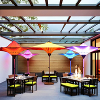 Hot Sales Outdoor Aluminium Tulpe Sonnenschirm Wasserdichte Villa Hotel Pool Regenschirm LED-Licht für Courtyard Park Gartenmöbel