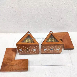 Mabkhara Arabe Élégante Décorée de Nacre, Brûleur d'Encens en Bois de Santal Fait Main de Haute Qualité, Luxe Religieux Ramadan Kareem - Product Image 1