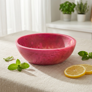 Bol à salade rond en résine marbrée rose, poli, léger, moderne, durable, pour servir lors de fêtes - Product Image 1
