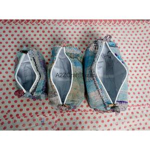 Trousse de Maquillage Grande Taille en Tissu Kantha 100% Coton Pur avec Motif à Pompons, Fermeture Éclair, Écologique, Durable, et Poignée Souple - Product Image 5