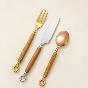 Ensemble de couverts de luxe en acier inoxydable avec finition martelée et manche en bois naturel, couverts haut de gamme pour hôtels et restaurants - Product Image 3