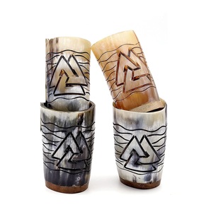 Cuerno de vidrio Vikingo para beber, con diseño tallado, hecho a mano, de cuerno natural, 4 piezas - Product Image 1