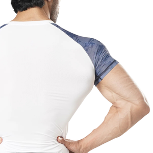T-shirt de compression personnalisé pour homme, blanc et bleu, à manches courtes raglan, col ras du cou, ajusté, pour l'entraînement, protection anti-UV, vêtement de sport athlétique, sous-vêtement technique - Product Image 6