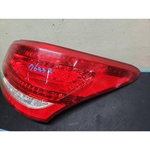 Equus 2011-2013 Feu arrière droit complet d'occasion OEM 924023N000 - Product Image 3