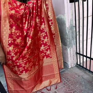 <b>Red</b> Banarasi <b>Silk</b> Saree shimmering Gold Zari work Banarasi Craftsmanship <b>Red</b> <b>Silk</b> Masterpiece Intricate Gold Zari Weaving Saree - Product Image 1