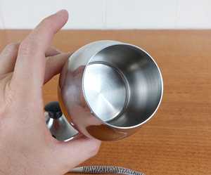 โถใส่น้ำตาลโลหะดีไซน์หรูหรา พร้อมฝาปิดและช้อน สแตนเลสขัดเงา - Product Image 2