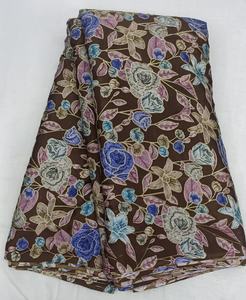 Tela Premium 100% Poliéster Bordada de Secado Rápido, Ecológica, de Alto Gramaje (80 GSM), 43/44 Pulgadas de Ancho, para Blazers/Trajes de Mujer - Product Image 2