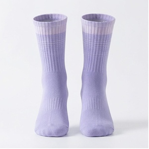 Chaussettes ras du cou couleur lavande unie 100 % coton respirantes tricotées pour adultes usage quotidien saison printemps - Product Image 1