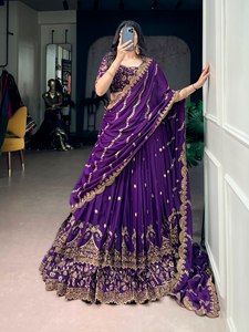 Lehenga Choli de Seda Natural al por Mayor para Bodas con Lentejuelas, Bordado de Hilo y Doble Cancan, Suministro a Granel desde India - Product Image 1