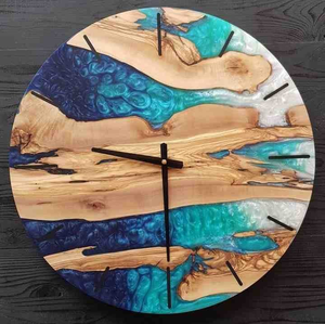Horloge murale suspendue en bois et résine de quartz personnalisable River Design pour salon - Design moderne, cadeau de Noël personnalisé - Product Image 4