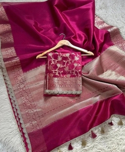 Sari indien traditionnel en soie tissée Banarsi avec motif intégré pour les occasions de fête - Product Image 3