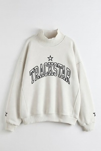 เสื้อสเวตเชิ้ตคอเต่าทรงโอเวอร์ไซส์สำหรับผู้หญิง สีเบอร์กันดีล้วน ลายกราฟิก Trackstar สไตล์ลำลอง แขนยาว เสื้อกันหนาวแบบสวมใส่สบาย สตรีทแวร์ - Product Image 4