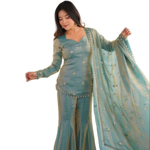 ชุดสูทซัลวาร์ผ้าไหมแท้ดีไซน์ยอดเยี่ยมปี 2026 สำหรับผู้หญิงอินเดีย ออกแบบโดยดีไซเนอร์แฟชั่น ตัดเย็บอย่างดีและพร้อมสวมใส่ - Product Image 1