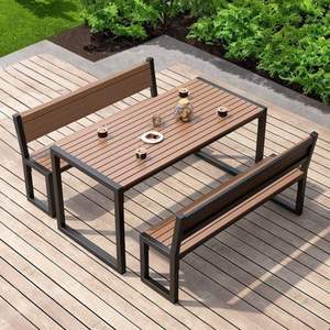 Table de repas d'extérieur en teck avec bancs assortis et structure en métal robuste avec revêtement en poudre pour les espaces de jardin et de terrasse - Product Image 1