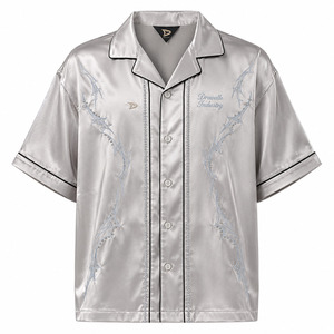 เสื้อเชิ้ตฮาวาย Y2K ผ้าซาตินหรูหราทรงโอเวอร์ไซส์สำหรับผู้ชาย ปักลายเพชร คอปกแคมป์ สตรีทแวร์ ติดกระดุม แบบสั่งทำ ขายส่ง - Product Image 3