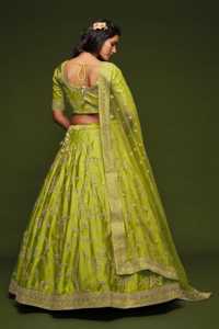 Ensemble de robe de mariée élégante en soie verte néon brodée, Lehenga Choli, pour cérémonie de demoiselle d'honneur - Product Image 5