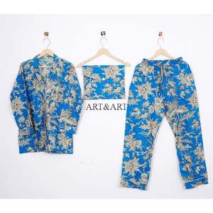 Conjunto de Pijama de Algodón con Diseño Floral Elegante y Sencillo, Estampado a Mano, Ropa de Dormir Transpirable para Mujer, Ligera, para Verano - Product Image 1