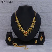 Nouvelle collection de bijoux français : Magnifique ensemble de bijoux en diamants rouges artificiels, haute qualité, style français, vente en gros de colliers de luxe.