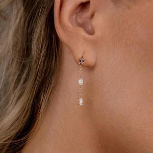 Pendientes Colgantes de Oro 14K con Diamante Cultivado en Laboratorio de Corte Esmeralda y Engaste de Bisel, 1.5 Ct. Tw. Minimalistas y Elegantes para Novia, Graduación, Cumpleaños - Product Image 4