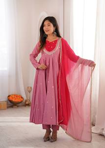 Vestido étnico femenino de seda romana con bordado de lentejuelas y trabajo de espejo real, con falda y conjunto de dupatta Kota Chexs con estampado digital. - Product Image 3