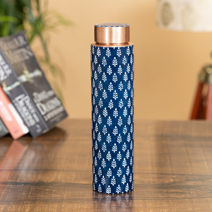 Bouteille d'eau en cuivre émaillée imprimée, design classique, avec 2 verres colorés, pour la table. - Product Image 4