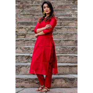 Ensemble Kurta Rouge Crimson XS avec haut à manches trois-quarts - Product Image 4