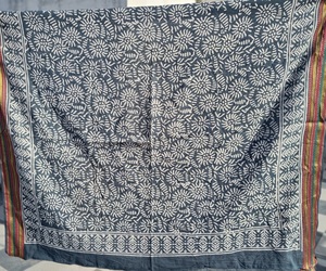 Paréo en coton imprimé à la main avec bordure Zari, motif floral, léger, style bohème, pour la plage, écharpe d'été indienne - Product Image 3