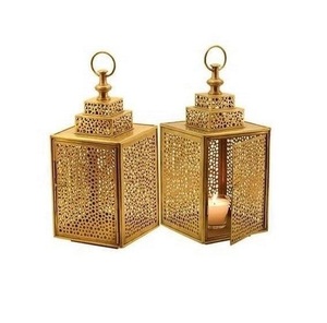 Lanterne en fer sophistiquée pour une ambiance décorative intérieure, offrant un artisanat intemporel et un éclat lumineux polyvalent. - Product Image 1