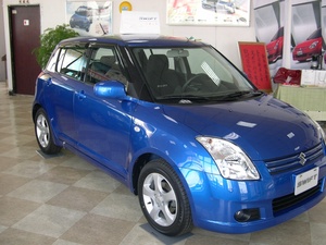 แผ่นบังแดดหน้าต่างรถยนต์ วัสดุ PMMA สีรมควัน ยี่ห้อ HIC  เข้ารูป 100% สำหรับ SUZUKI SWIFT 5 ประตู ปี 2005-2010 - Product Image 1