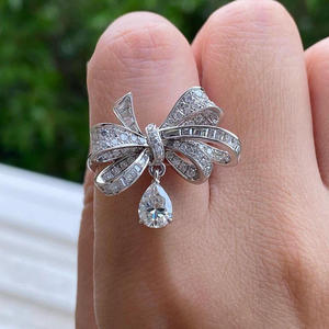 Anillos de plata de ley 925 chapados en rodio con diseño de lazo de diamantes tallados, estilo hip hop, para uso diario, regalo, boda, cóctel, llamativo. - Product Image 3