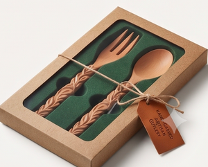 Ensemble de fourchettes et cuillères en bois poli à la main avec manches sculptés en forme de feuille, design traditionnel, couverts réutilisables pour le camping et l'hôtellerie - Product Image 4