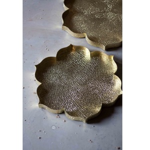 Bandeja de Servir Moderna de Acero Dorado Premium con Patrón Martillado, Ligera, para Bodas, Cenas, Hoteles, Restaurantes y Decoración del Hogar - Product Image 6