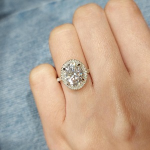 Anillo de compromiso de lujo con diamante ovalado de 3 quilates para mujer, oro blanco de 14 quilates, estilo clásico, diamante natural certificado por GIA, engaste halo. - Product Image 5