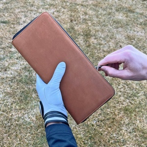 Pochette à fermeture éclair en cuir pour gants - Product Image 3