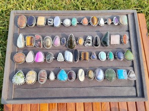 Anillo de Latón de Diseño Clásico de Excelente Calidad con Piedras Preciosas Naturales para Uso Diario Unisex y Uso en la Oficina Disponible a Buen Precio - Product Image 2