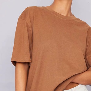 Chemises d'été personnalisées OEM en polycoton pour femmes, vente en gros, hauts streetwear respirants vierges, t-shirts à manches courtes pour femmes en vrac - Product Image 4