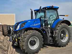 Tractor Agrícola T7 |   Tractor de Ruedas 4x4 de Alto Rendimiento con Motor FPT |   Transmisión de 230 HP, confiable y duradera - Product Image 2