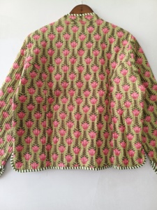 Chaqueta de algodón acolchada estilo bohemio indio: Chaqueta corta con patchwork - Product Image 3