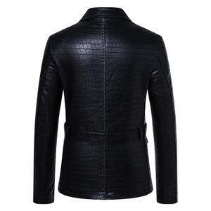 Chaqueta de Cuero PU Negra para Hombre, con Patrón de Cocodrilo Repujado, Corte Entallado, Cuello Camisero, con Cinturón, Estilo Formal, para Otoño - Product Image 2