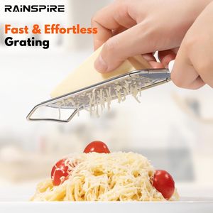 Grattugia Professionale in Acciaio Inossidabile con Manico per Grattugiare Formaggio e Limone, Utensile da Cucina per Formaggio e Cioccolato - Product Image 3