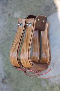 Étriers en bois de style western Tough Tack 2026 - Product Image 2