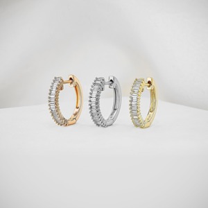 Pendientes de aro tipo huggie de oro blanco de 14k con diamantes baguette, delicados, con engaste de canal, brillantes, de lujo, para boda, minimalistas, apilables, finos - Product Image 6