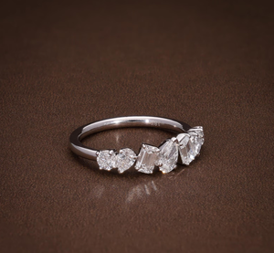 Anillo de Diamantes Plateado en Plata Vintage con Certificación IGI para Regalos de Compromiso, Boda y Aniversario - Product Image 3