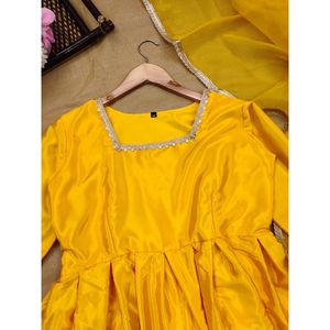 Conjunto de Fiesta de Seda Lisa con Top y Pantalón con Dupatta de Organza Amarillo - Product Image 2