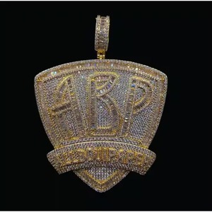 Pendentif en or plaqué or de qualité supérieure avec diamants, bijoux de charme Hip Hop avec finition argentée pour hommes et femmes - Product Image 1